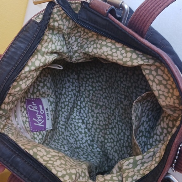 FOSSIL Stylish Black and Brown Quilted Tote Bag with Keys - Picture 5 of 5